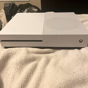 Used XBOX ONE S